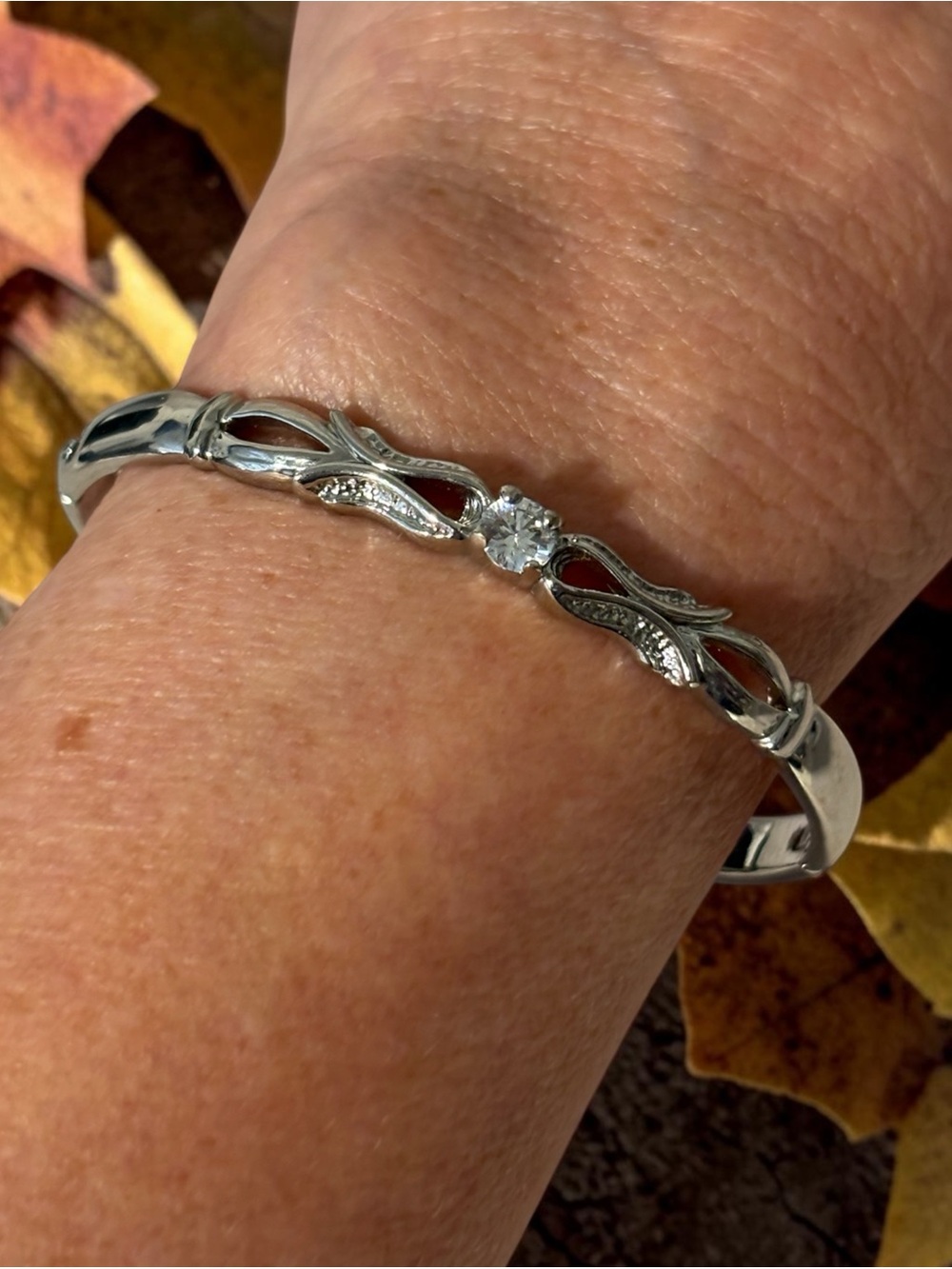 Silver-Tone Twisted Halo Bracelet with Central Crystal 7”